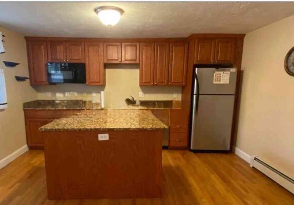 Condo For Rent - 4R Chapel St #A<br/> Norwood, MA 02062
