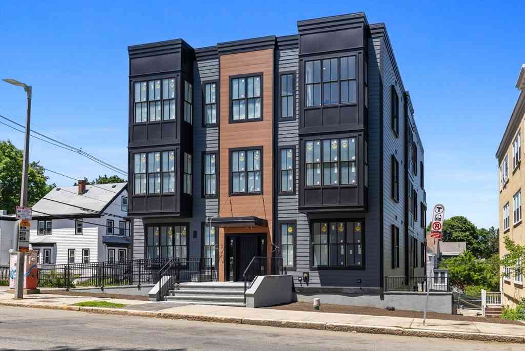 Condo For Sale - 4471 Washington St #8<br/> Boston, MA 02131