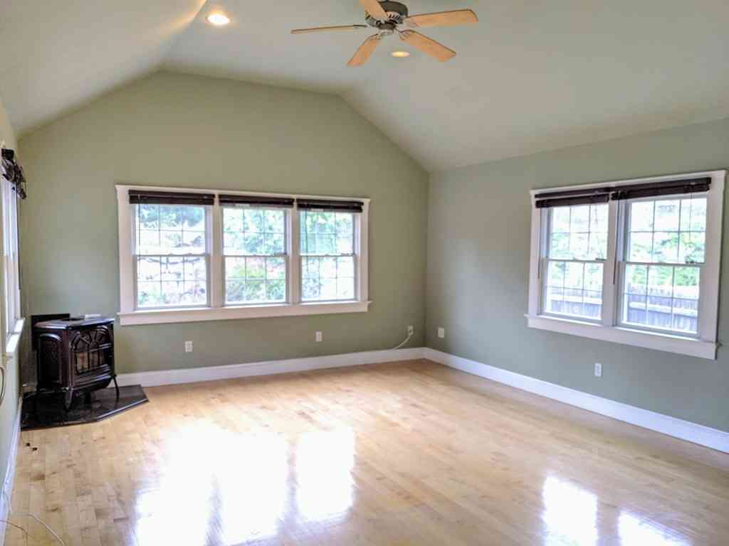 Condo For Rent - 10 Woodbury Ct #1<br/> Salem, MA 01970