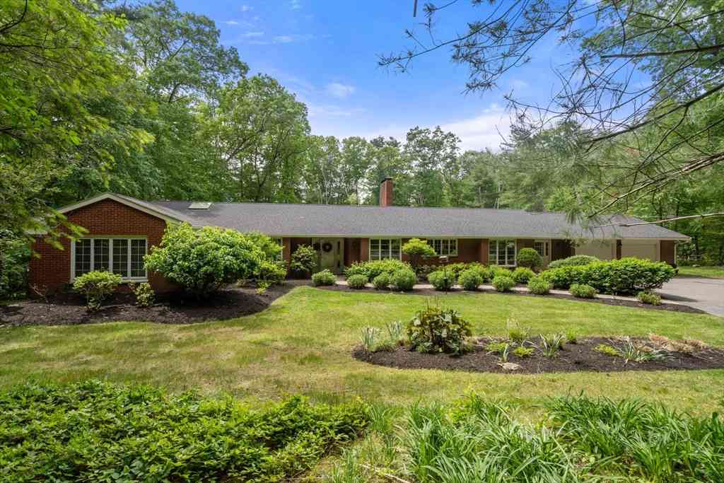 Homes For Sale - 62 Mill St<br/> Middlesex County, Sherborn, MA 01770