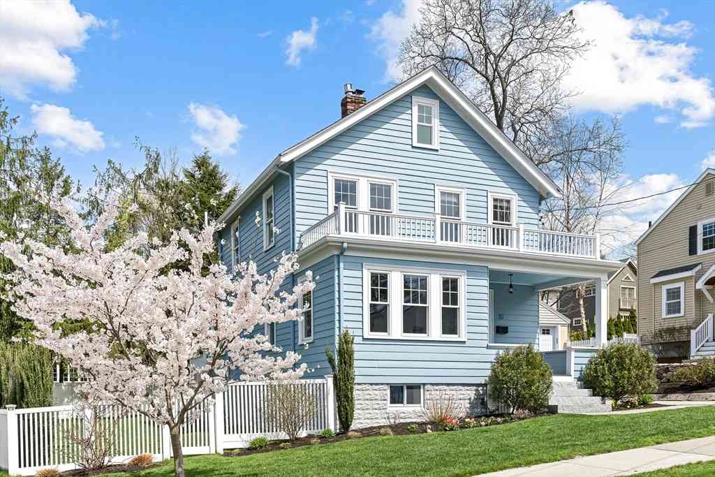 Homes For Sale - 10 Bonad Road<br/> Middlesex County, Winchester, MA 01890