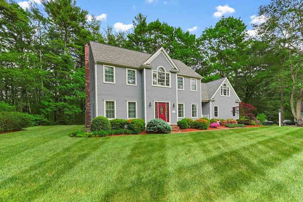 Homes For Sale - 8 Douglas Dr<br/> Mansfield, MA 02048