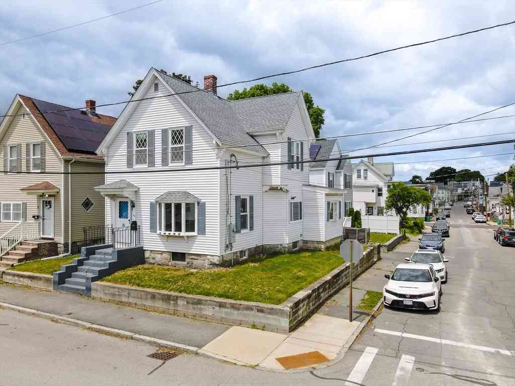 Homes For Sale - 35 C St<br/> Middlesex County, Lowell, MA 01851