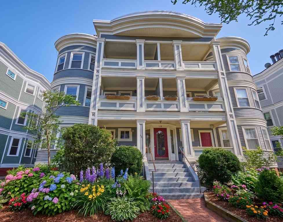Condo For Sale - 118 Trowbridge St #6<br/> Cambridge, MA 02138