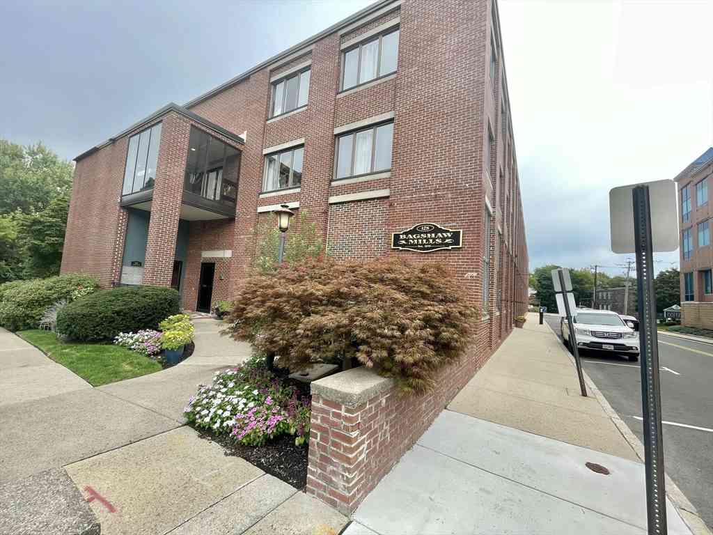 Homes For Rent - 128 Warren St. #1<br/> Lowell, MA 01852
