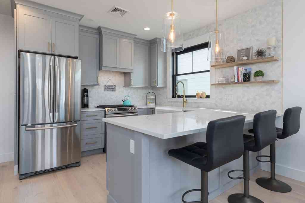 Condo For Rent - 331 Chelsea St #4<br/> Boston, MA 02128