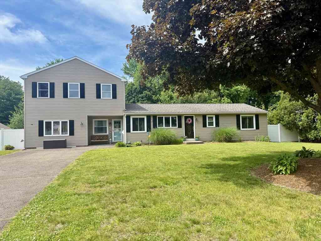 Homes For Sale - 11 High Meadow Road<br/> Hampden County, Agawam, MA 01030
