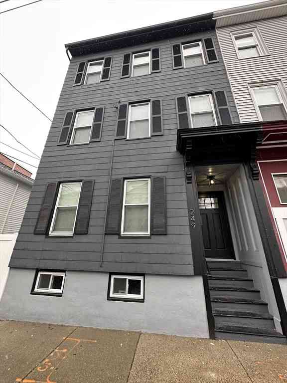 Apartment For Rent - 249 Everett St #2<br/> Boston, MA 02128