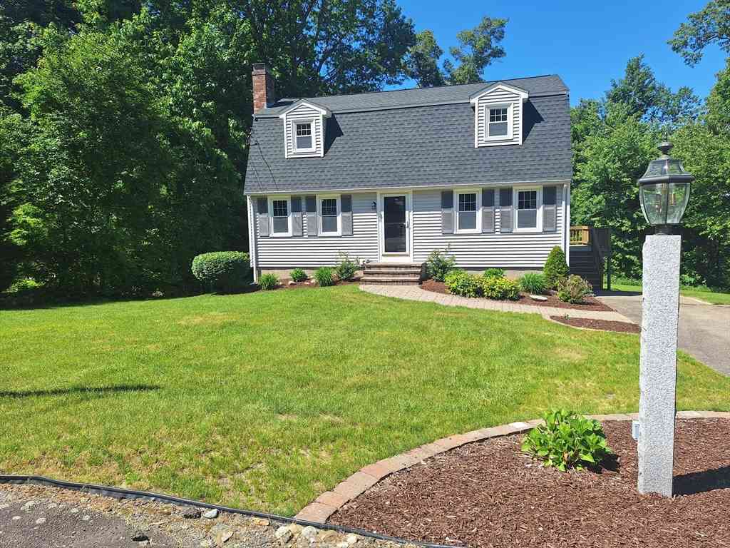 Homes For Sale - 8 Walker Rd<br/> Franklin, MA 02038