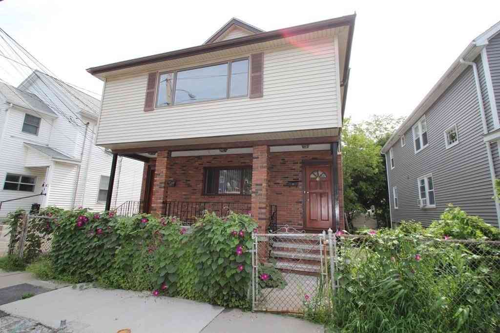 Apartment For Rent - 43 Chapman St #2<br/> Watertown, MA 02472