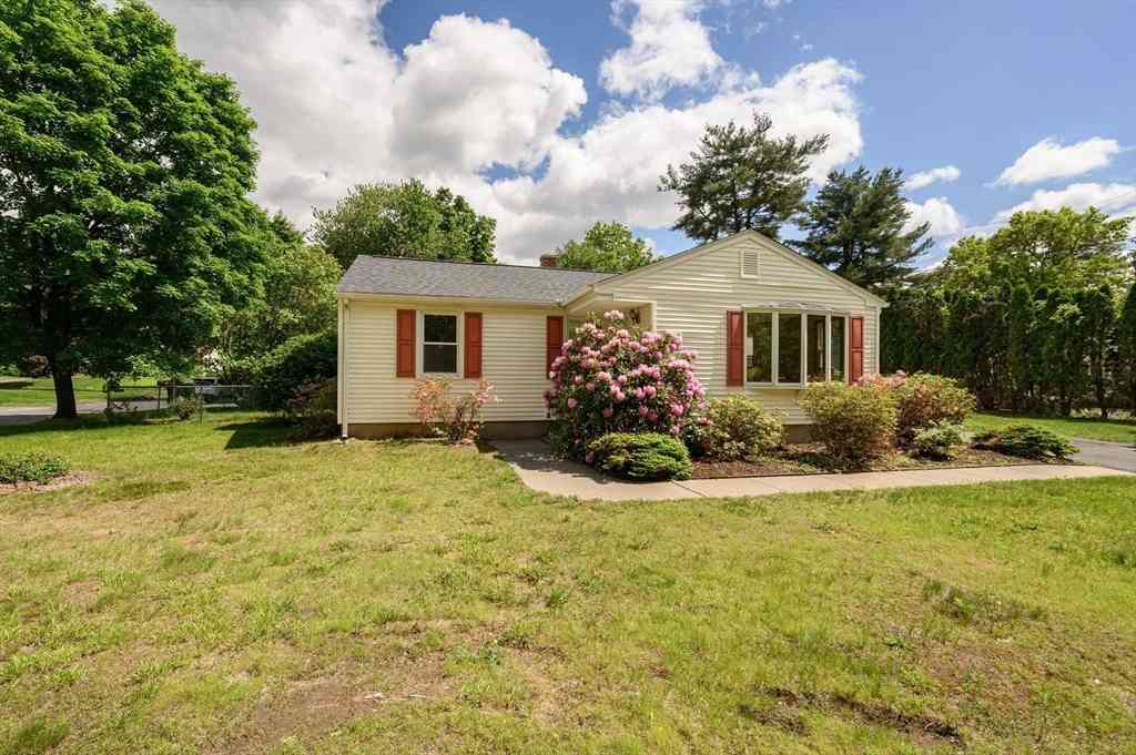 Homes For Sale - 747 N Branch Pkwy<br/> Springfield, MA 01119