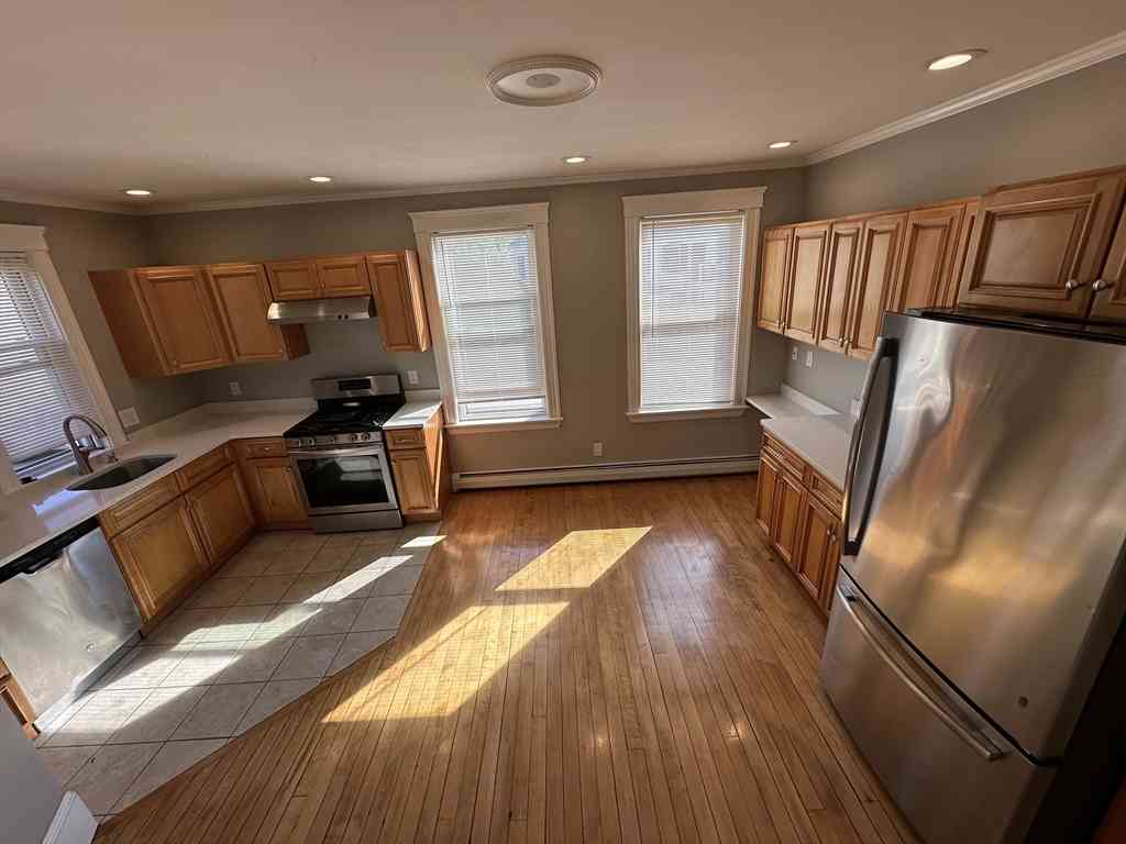 Apartment For Rent - 8 Fowler Street #2<br/> Salem, MA 01970