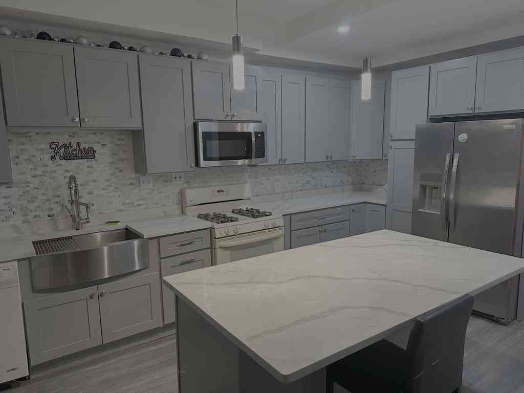 Apartment For Rent - 127 Hawthorn St #3<br/> New Bedford, MA 02740