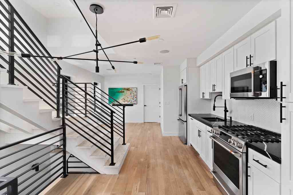 Condo For Rent - 631 Saratoga St #4<br/> Boston, MA 02128