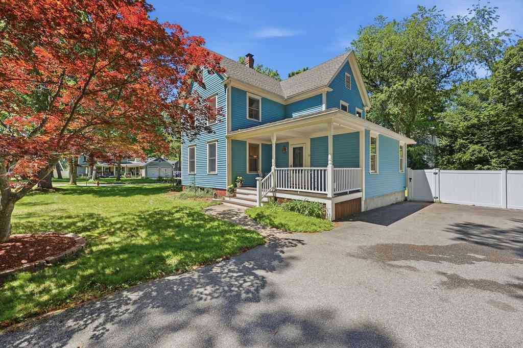 Homes For Sale - 39 Beacon Street<br/> Amesbury, MA 01913