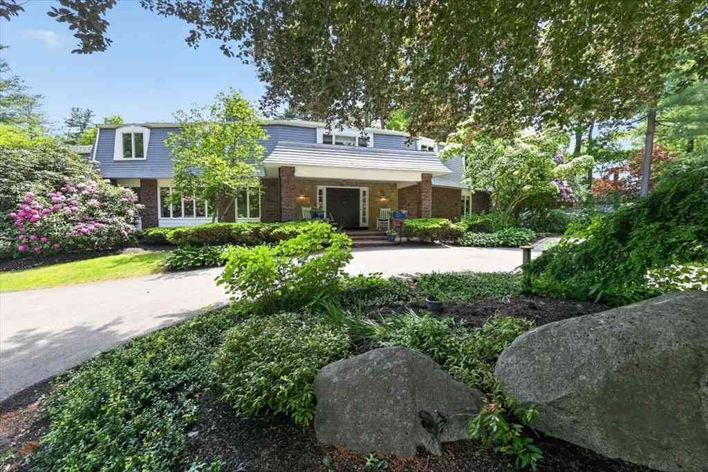 Homes For Sale - 1 Grist Mill Lane<br/> Hingham, MA 02043