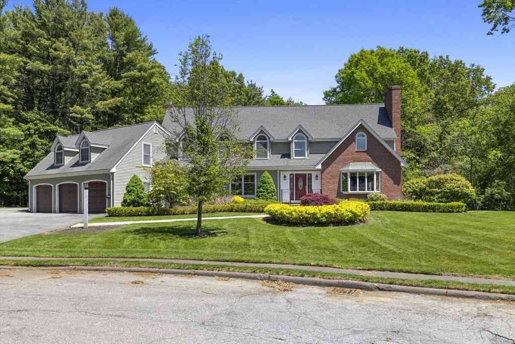 Homes For Sale - 3 Russell Rd<br/> Lynnfield, MA 01940