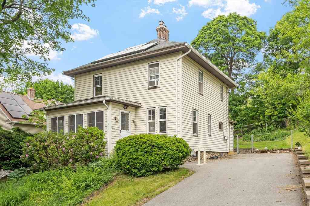 Homes For Sale - 11 Wakefield St<br/> Worcester, MA 01605