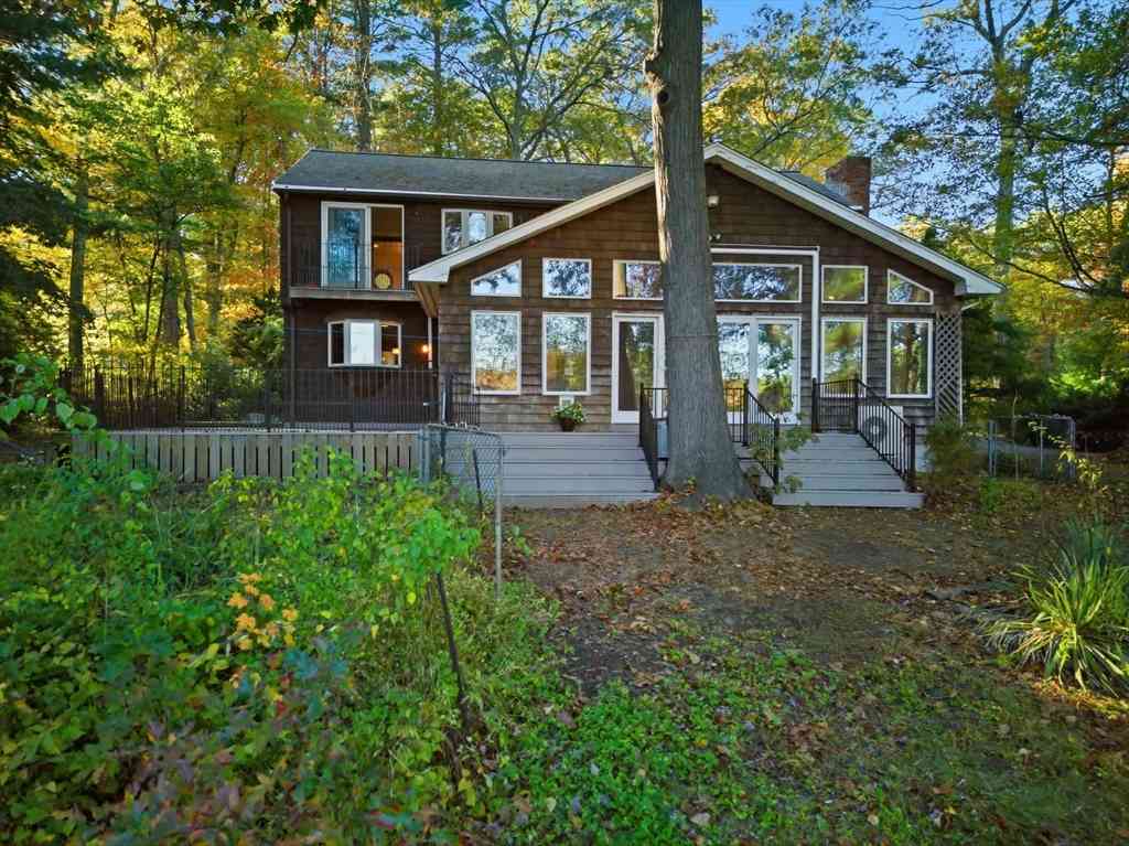 Homes For Sale - 33 W Elm St<br/> Hopkinton, MA 01748