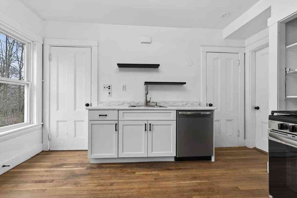 Homes For Rent - 166 Elliot St #2<br/> Newton, MA 02464