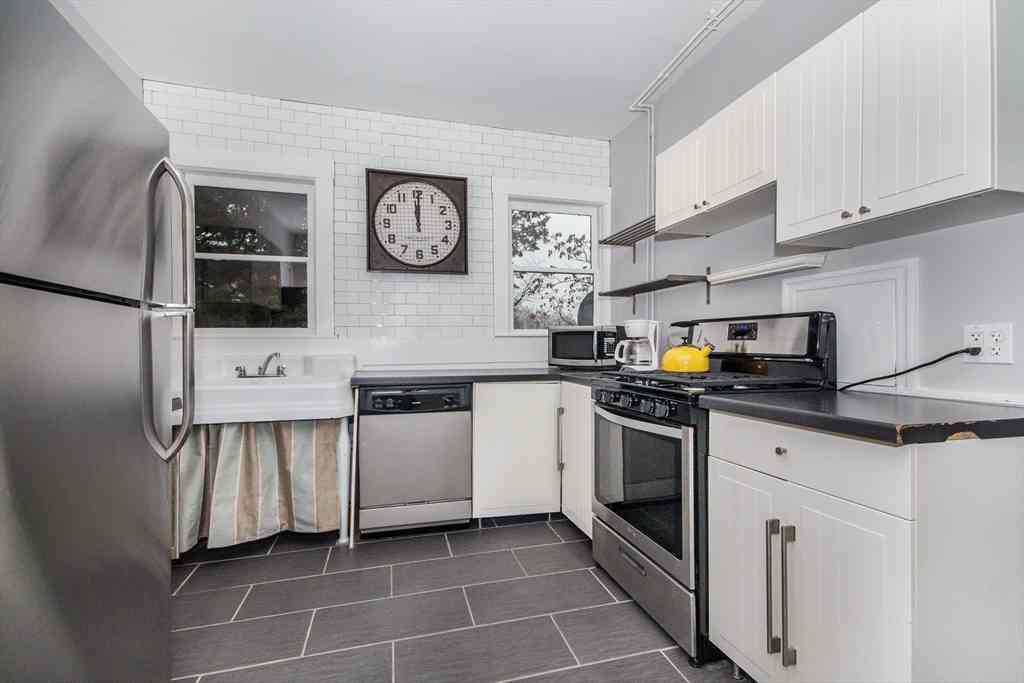 Condo For Rent - 584 Centre Street #2<br/> Boston, MA 01230