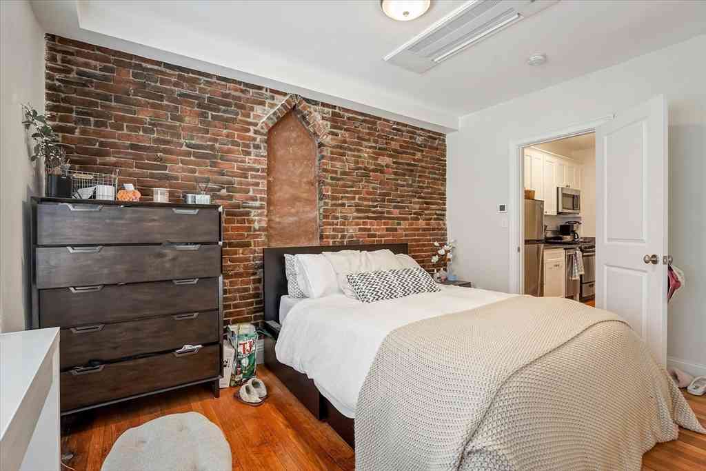 Apartment For Rent - 130 Myrtle St #2<br/> Boston, MA 02114