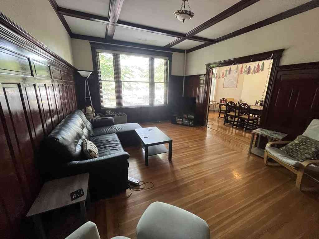 Apartment For Rent - 1033 Beacon Street #1<br/> Brookline, MA 02446