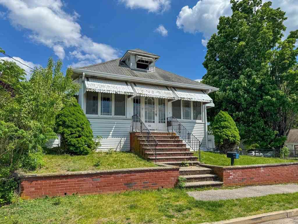 Homes For Sale - 62 Fountain St<br/> Braintree, MA 02184