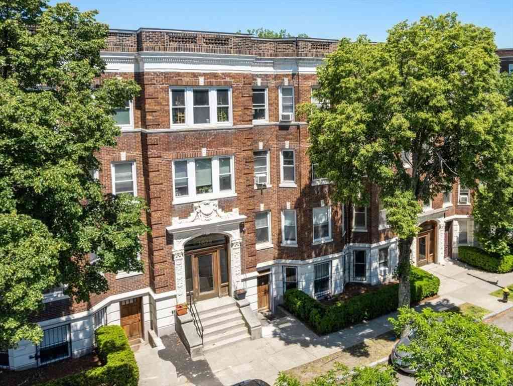 Condo For Sale - 1629 Commonwealth Avenue #20<br/> Boston, MA 02135
