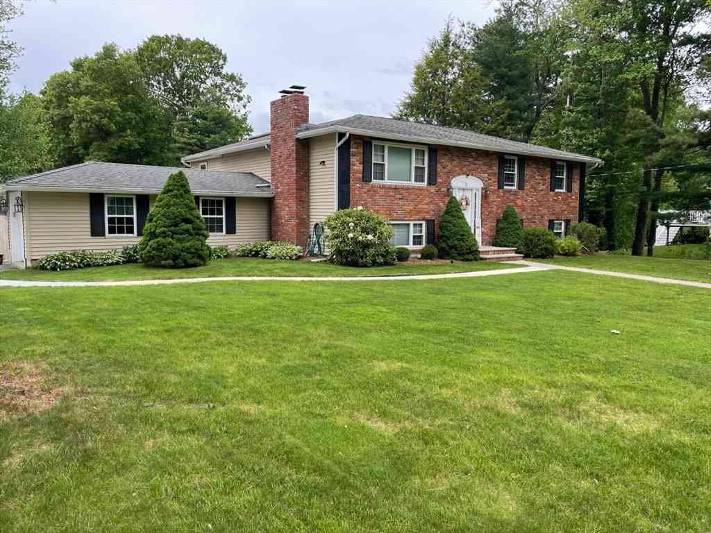 Homes For Sale - 3 Berkshire Rd<br/> Essex County, Peabody, MA 01960