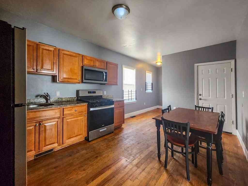 Apartment For Rent - 12 Fox St. #3<br/> Boston, MA 02122