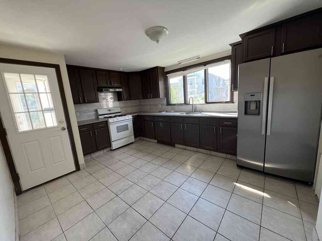 Apartment For Rent - 17 High #1<br/> Everett, MA 02149