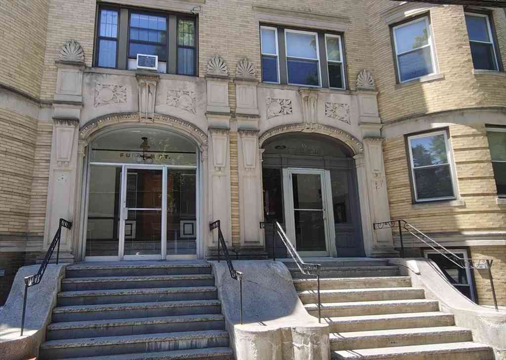 Apartment For Rent - 4 Fuller Street #1<br/> Brookline, MA 02446