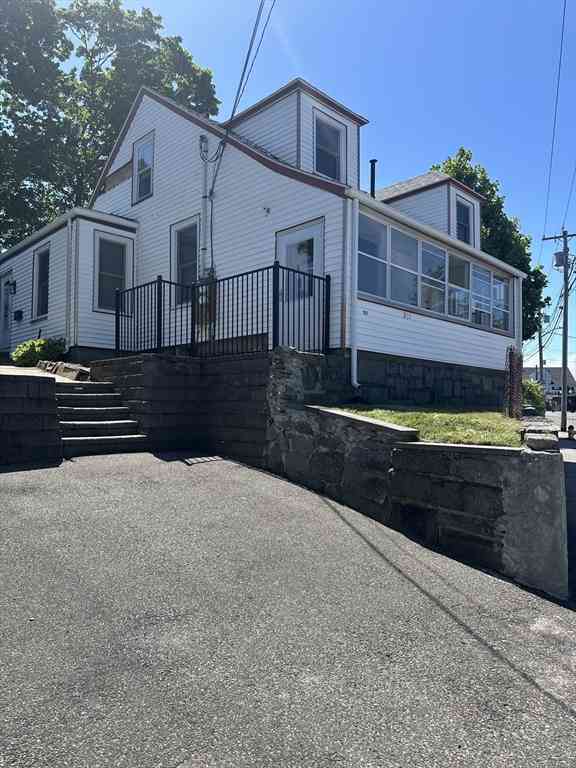 Apartment For Rent - 207 Washington St. #1<br/> Quincy, MA 02169