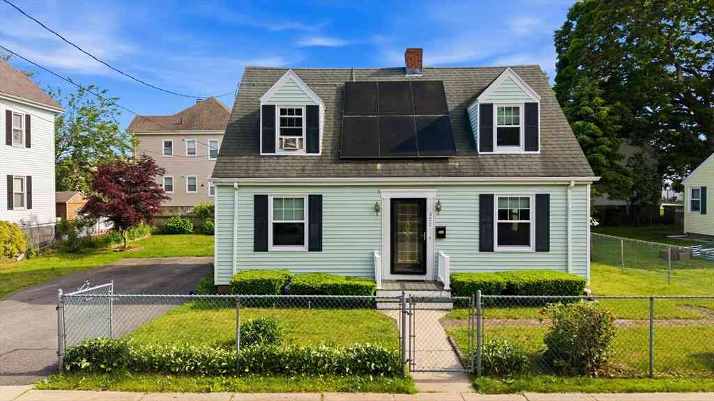 Homes For Sale - 322 Harwich St<br/> Bristol County, New Bedford, MA 02745