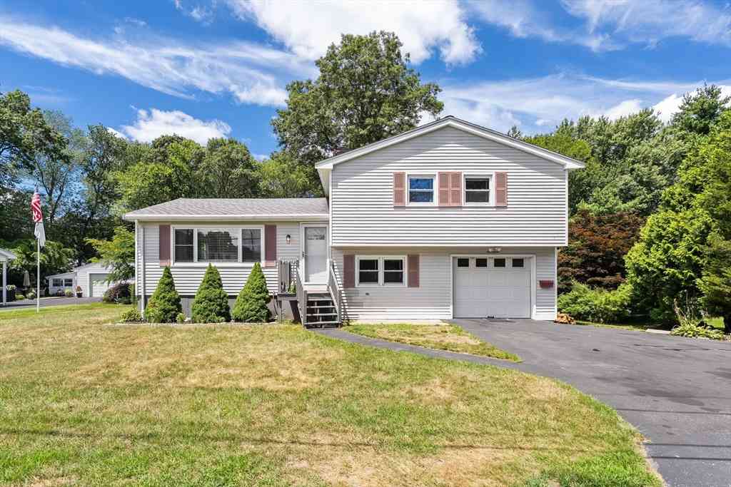 Homes For Sale - 17 Crossman St<br/> Bristol County, Taunton, MA 02780