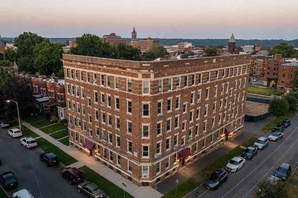 Apartment For Rent - 149 Essex Street #3R<br/> Holyoke, MA 01040