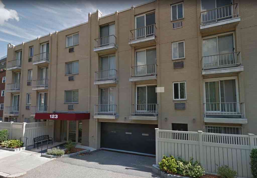 Condo For Rent - 123 Sewall Ave #1C<br/> Brookline, MA 02446