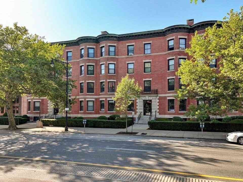 Condo For Rent - 1064 Beacon Street #9<br/> Brookline, MA 02446