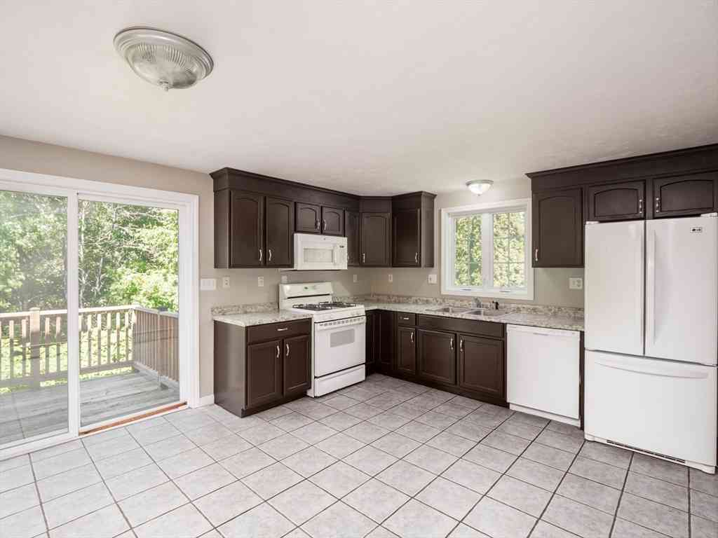 Homes For Rent - 90A Loxwood St<br/> Worcester, MA 01604