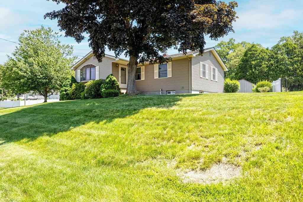 Homes For Sale - 19 Moreau Ct<br/> Hampden County, Chicopee, MA 01020