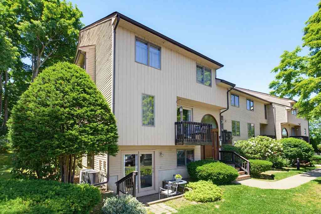 Condo For Sale - 880 Landry Ave #1<br/> North Attleboro, MA 02760