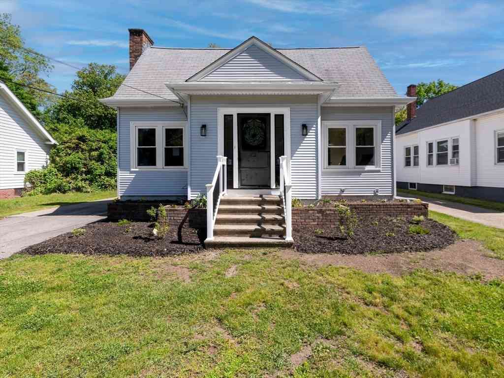 Homes For Sale - 35 Brook St<br/> Seekonk, MA 02771