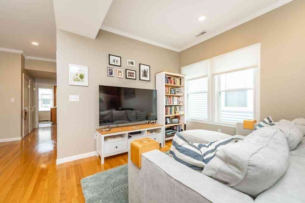 Condo For Rent - 10 Peters St #3<br/> Boston, MA 02127