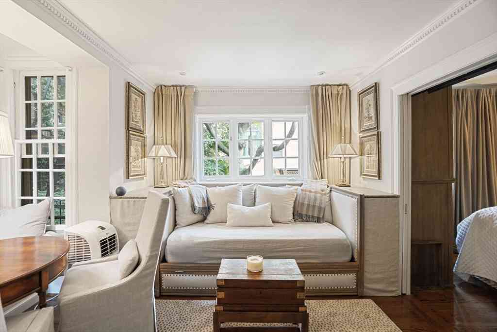 Condo For Rent - 9 Willow #22<br/> Boston, MA 02108