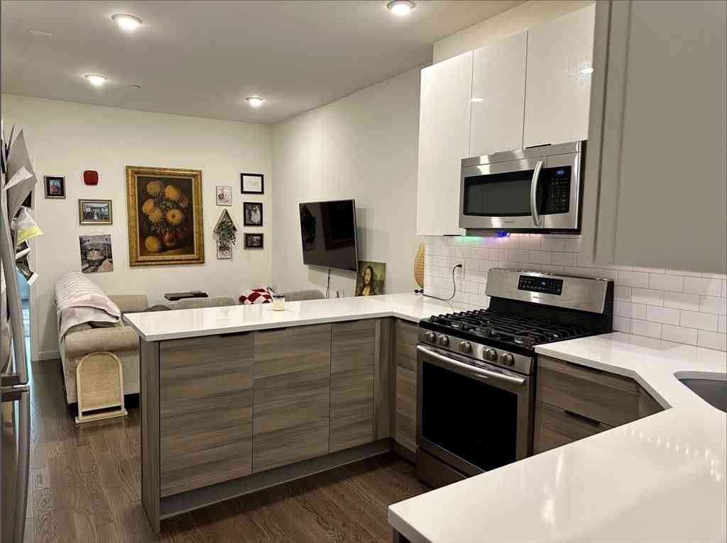 Apartment For Rent - 92 Lexington Street #2<br/> Boston, MA 02128