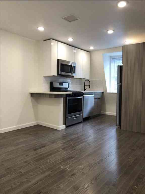 Apartment For Rent - 92 Lexington Street #3<br/> Boston, MA 02128