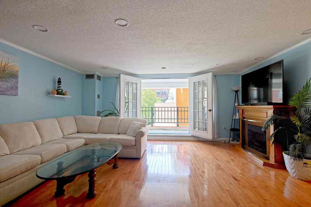 Condo For Sale - 11 Church St #101<br/> Salem, MA 01970
