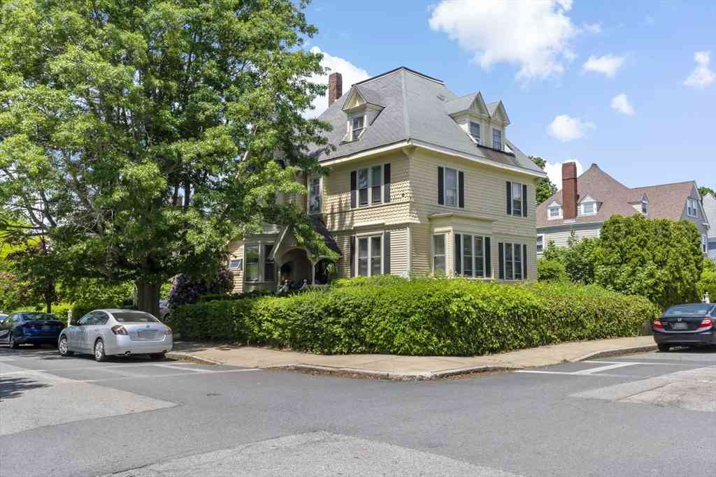 Homes For Rent - 216 Prospect St<br/> Fall River, MA 02720