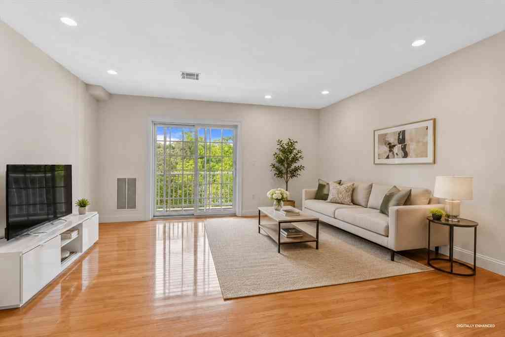 Condo For Sale - 328 Copeland St #2D<br/> Quincy, MA 02169